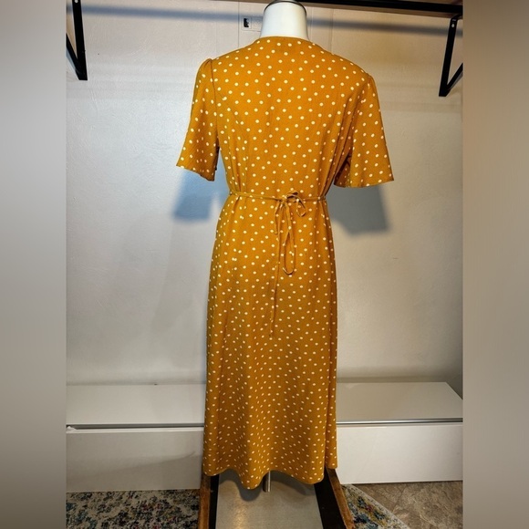 Size 6 polkadot, midi, button-down dress, mustard, yellow V-neck waist. ASOS - Picture 8 of 11